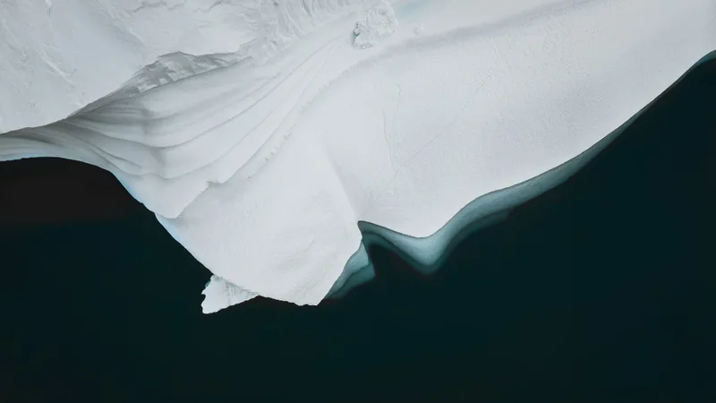 Dark Ocean and White Glacier Contrast – Aesthetic Nature Desktop Background